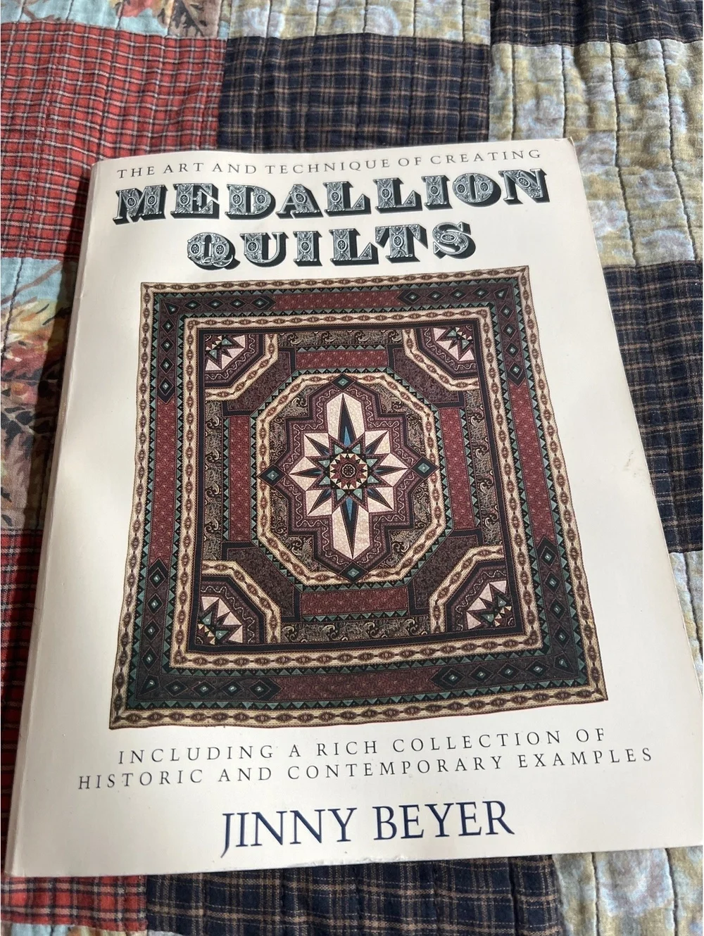 Medallion Quilts: The Art and Technique of Creating Medallion Quilts by Jinny B.